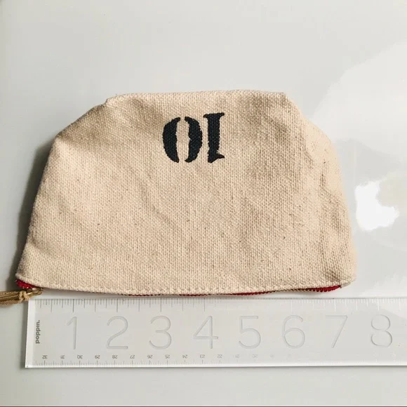 NEW FEED Travel Bag with Heart - Picture 4 of 6